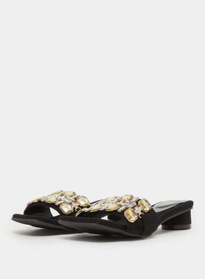 تايك تو صندل سهل الارتداء وتفاصيل منمقة